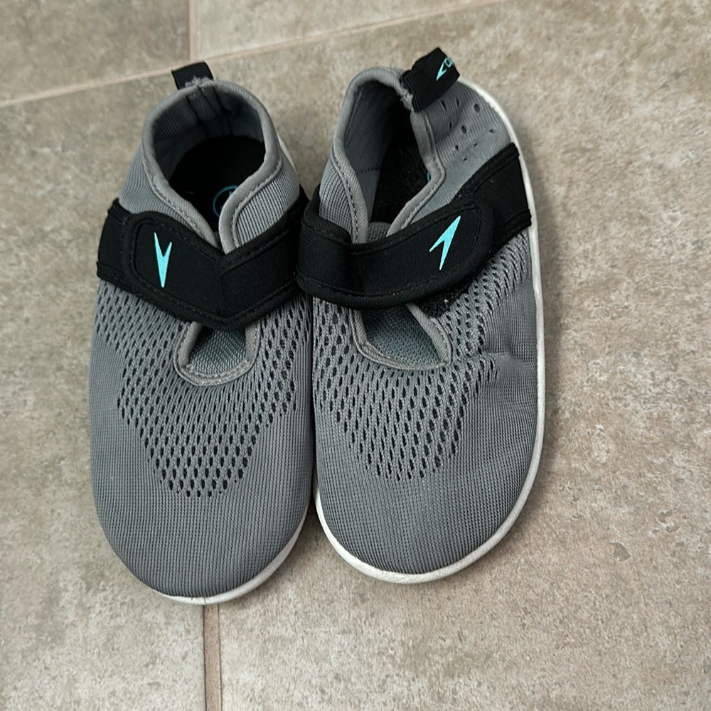 Speedo swim shoes